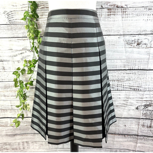Halogen Skirt size 10 Petite Black Gray Striped Pleated Knee Wedding Cocktail - Picture 1 of 15